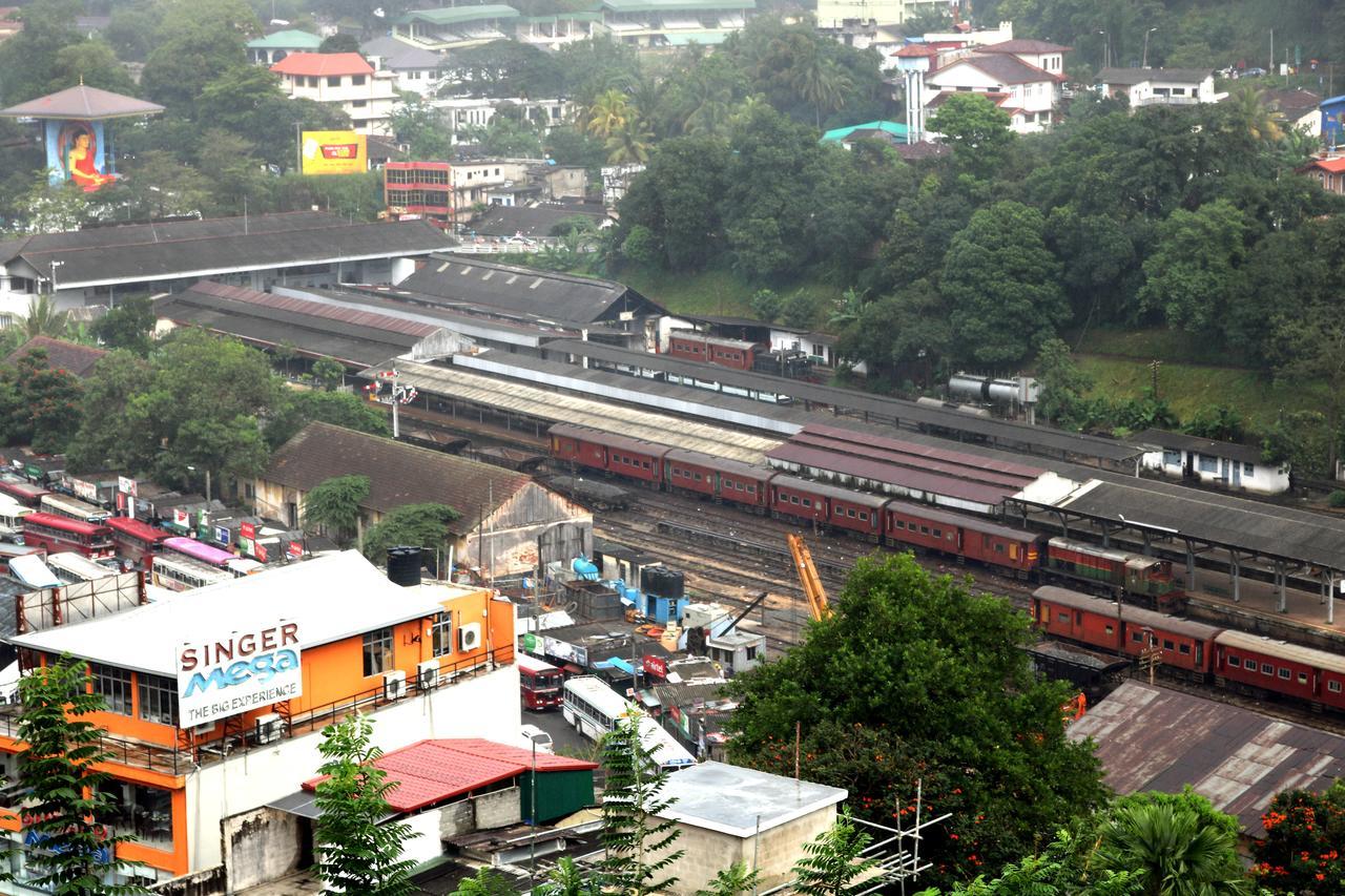 Hotel Hilltop Kandy Oda fotoğraf